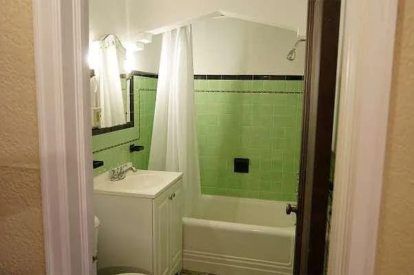 Grand Ave Apartments — Photo 16