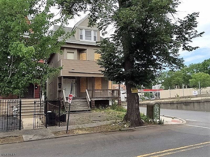 2nd image of 173 N 14th St