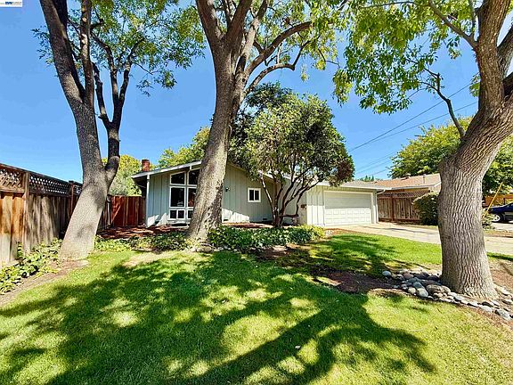 2nd image of 4118 Stanford Way