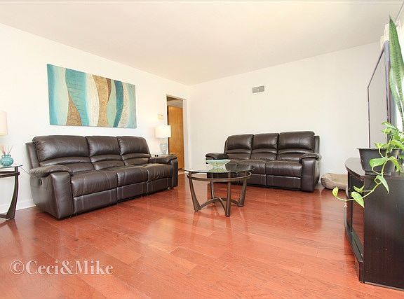 3rd image of 4815 Fargo Ave