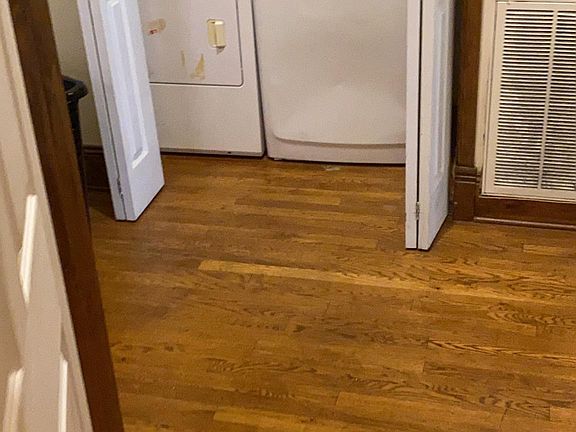 5th image of 907 W Grace St APT A