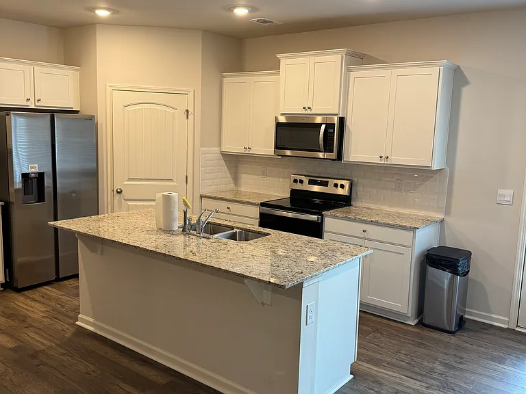 300 Stoneybrook Dr — Photo 12