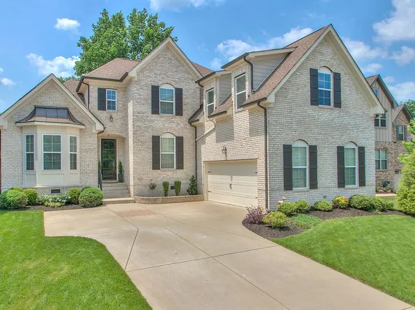 2707 Dunstan Place Dr, Thompsons Station, TN 37179