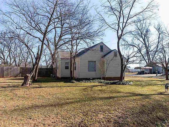 2nd image of 139 S Park Dr
