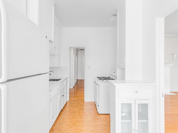 4th image of 366 N Sierra Bonita Ave APT 104
