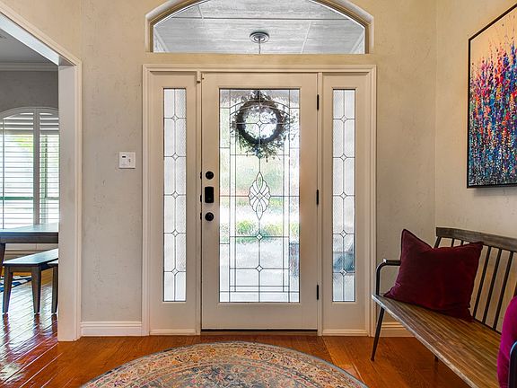 5th image of 810 Woodland Park Ave