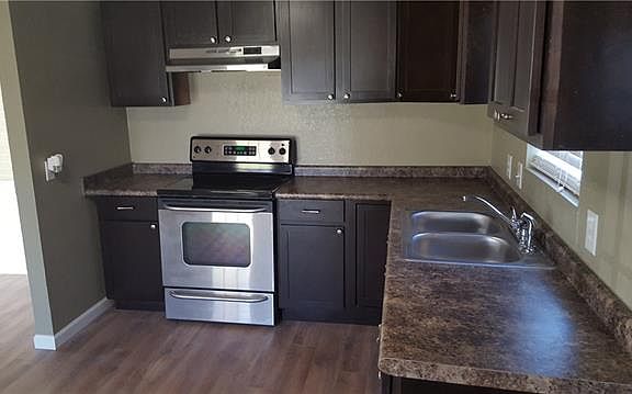 3rd image of 1011 Avenue L
