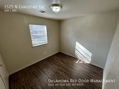 1525 N Christine Dr — Photo 5