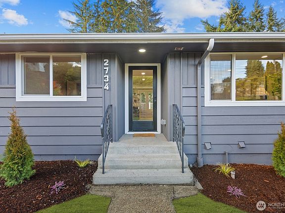 3rd image of 2734 Sunset Drive W