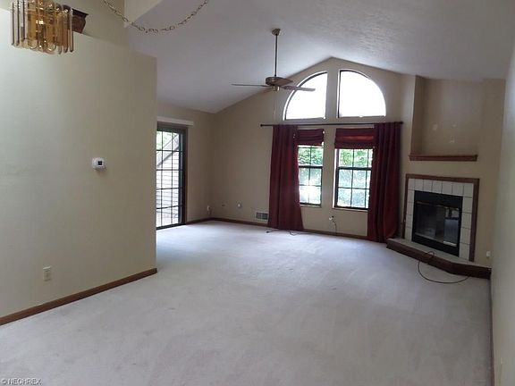 4th image of 3800 Northwoods Ct NE Unit 5