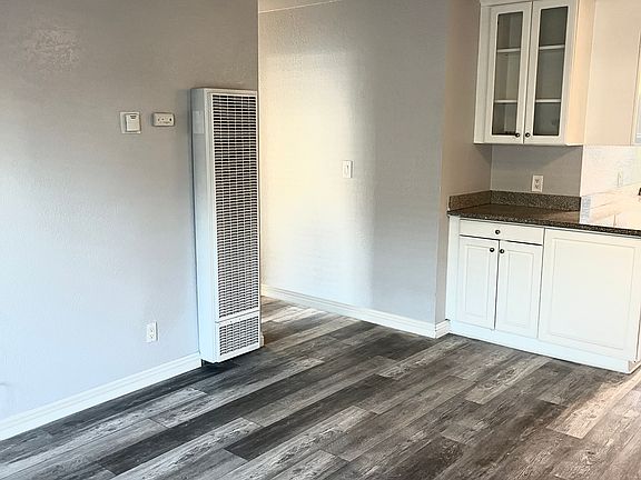 5th image of 1124 Molino Ave APT 3
