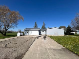 200 Prairie Ave, Darfur, MN 56022