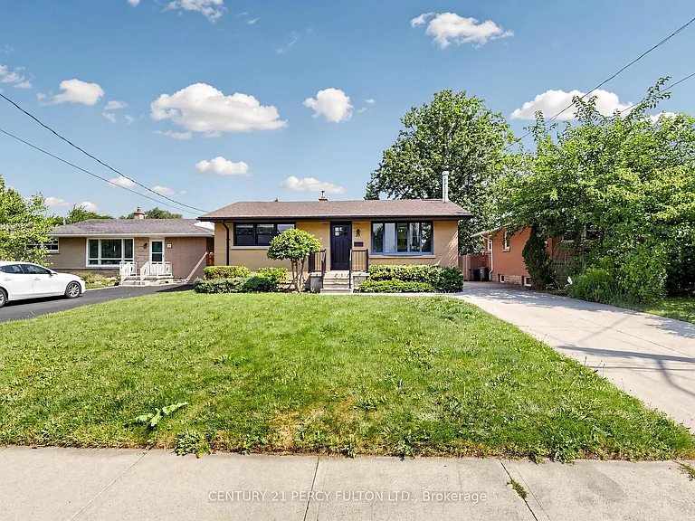 25 Kenwood Cres — Photo 2