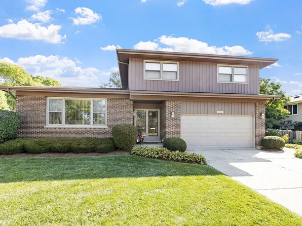 2439 N Windsor Dr, Arlington Heights, IL 60004