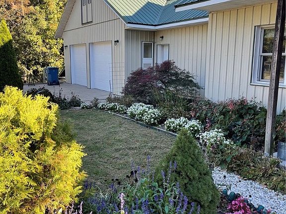 2nd image of 12692 Oak Knoll Cir