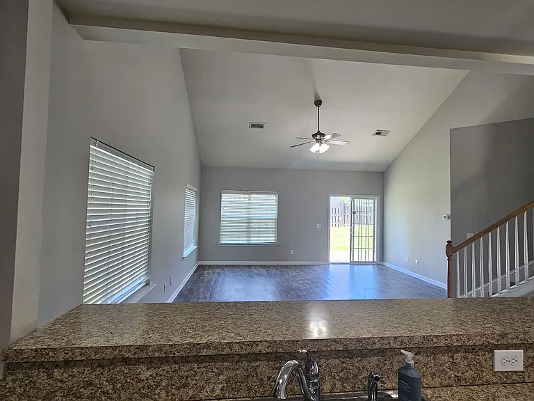 328 Scarlett Ln — Photo 6
