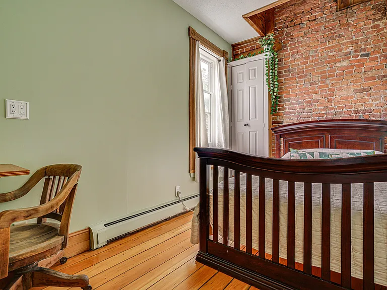 192 Charles Ave — Photo 17