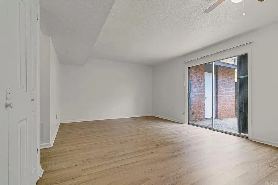 3 bed, 1.5 bath, 1100 sqft, $1,100 — Photo 2