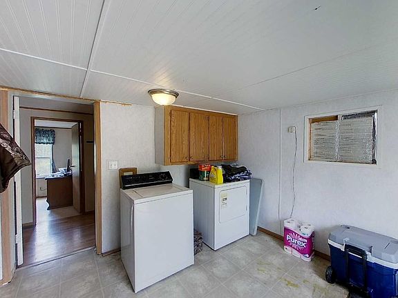 3rd image of 2756 Strawberry Ln