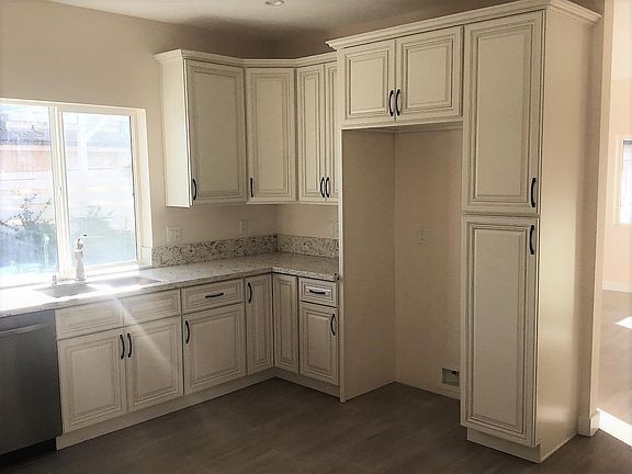 3rd image of 9233 Vanalden Ave
