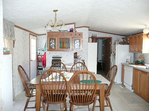 Large eat-in kitchen