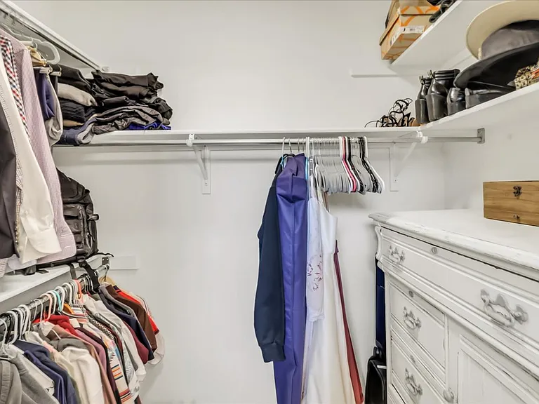 438 Selden St #203 — Photo 19