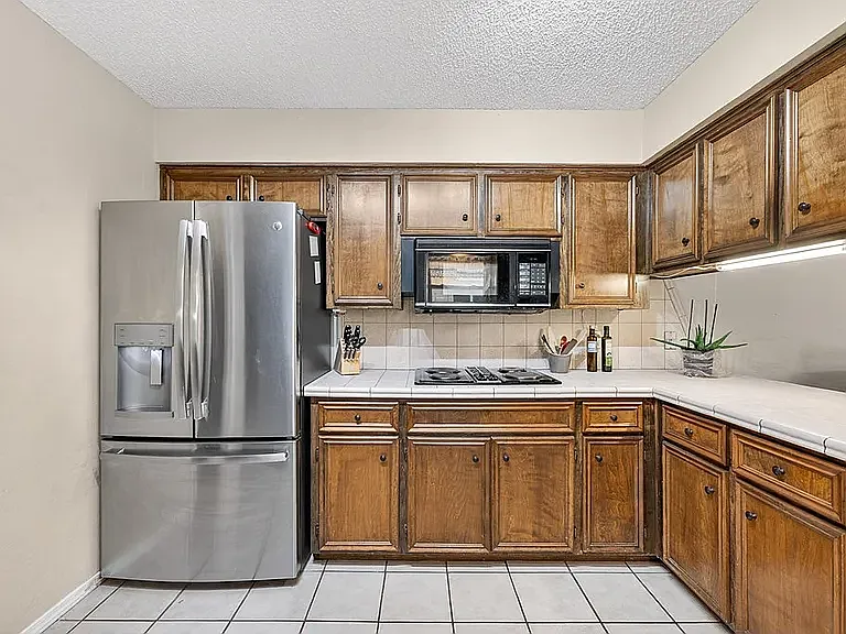 kitchen (fridge not included in rental)