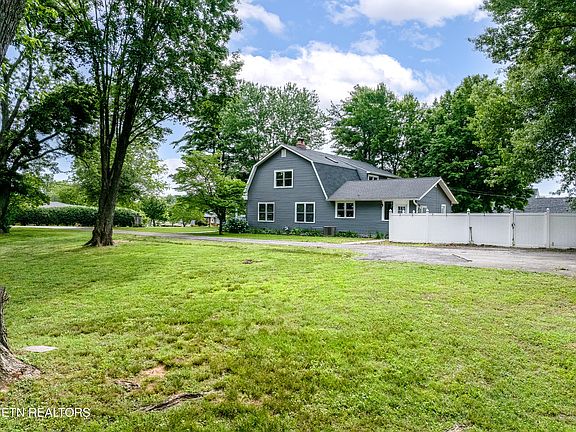 2nd image of 209 Montgomery Ln