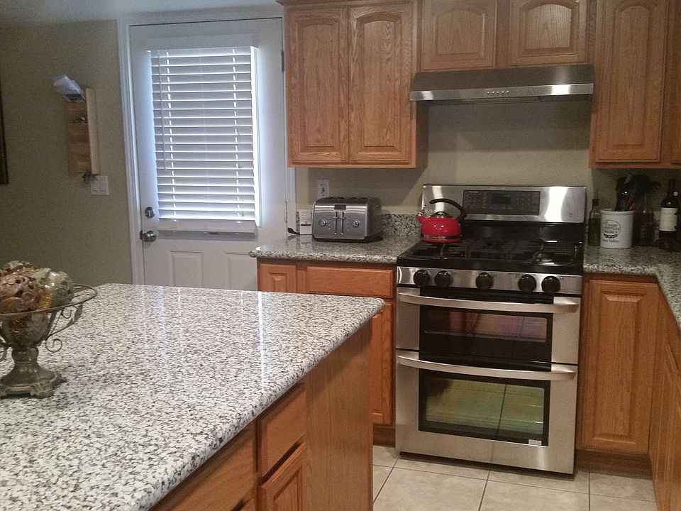 2nd image of 365 Grape St