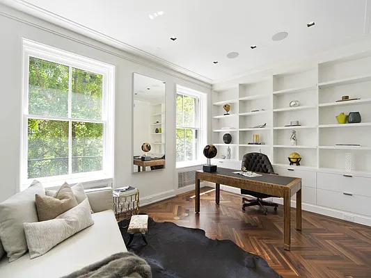 Sold by Sotheby's International Realty | media 11