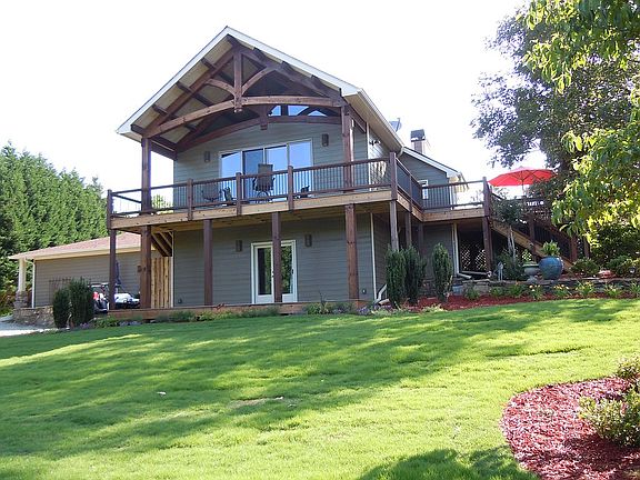 2nd image of 916 Oak Dr