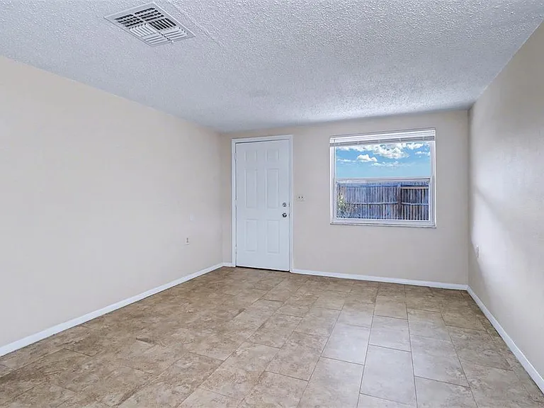 5441 Oceanic Rd — Photo 3