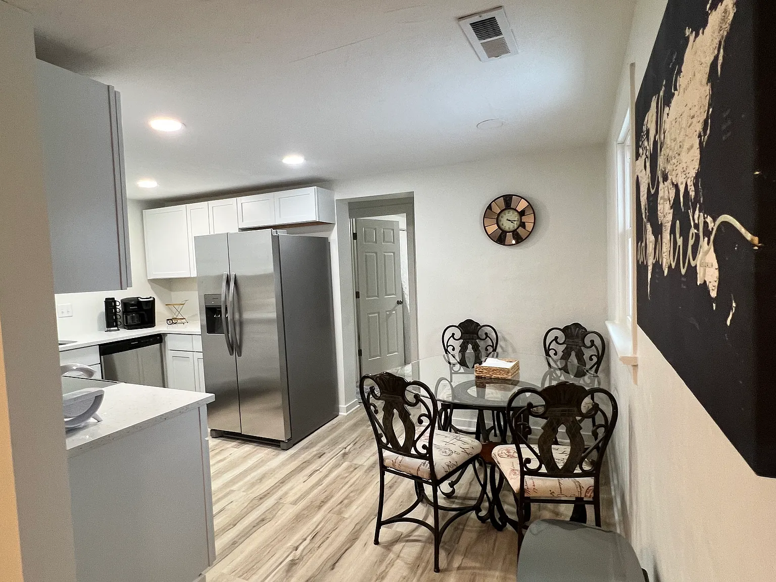 3 bed, 1.5 bath, 1008 sqft, $2,000 — Photo 4