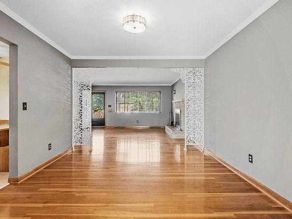 5th image of 3249 Fieldcrest Dr