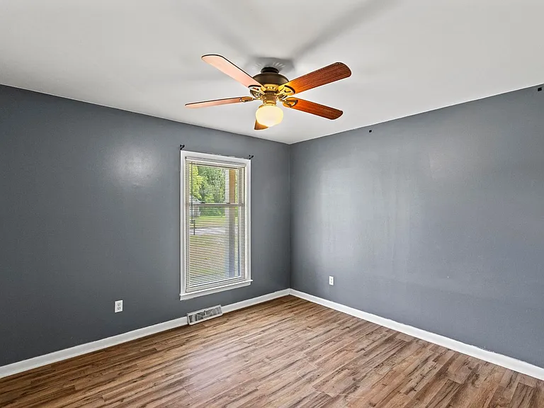 75 Vandergrift Dr — Photo 14