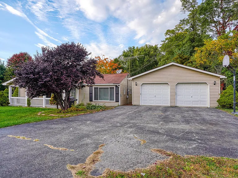 273 Shanahan Rd — Photo 9