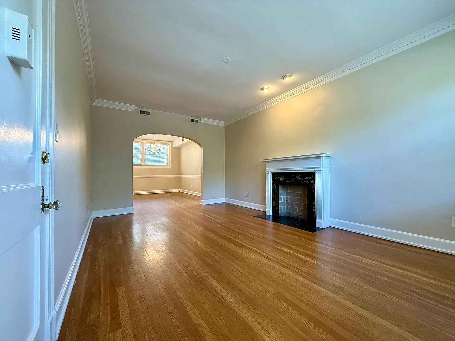 2 bed, 1200 sqft, $1,370 — Photo 2