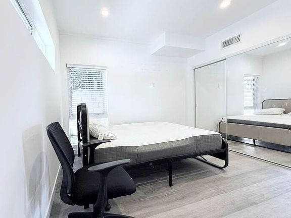 5th image of 1260 1/2 Leighton Ave Unit A