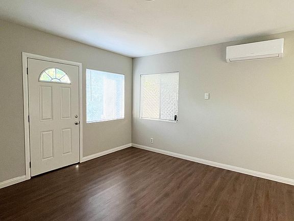 4th image of 117 E Arlight St #B