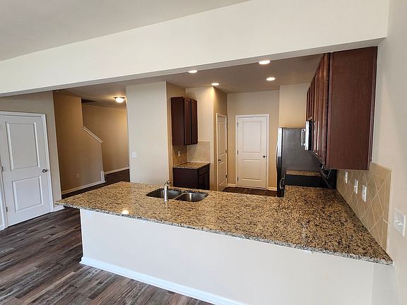 2nd image of 367 Highland Pointe Cir E