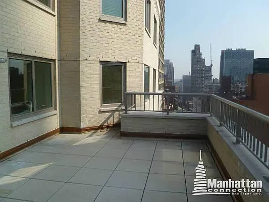 Rented by Manhattan Connection | media 21