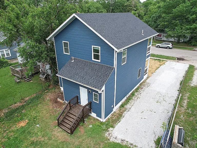 2207 N Kellett Ave — Photo 3