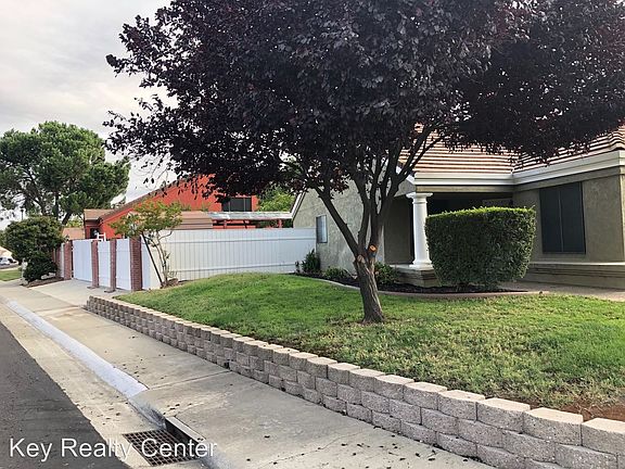 3rd image of 5011 Laguna Park Dr
