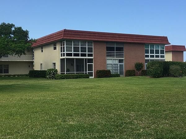 1st image of 11 Vista Palm Ln