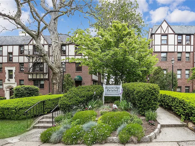 7 Greenridge Ave #C7 — Photo 1