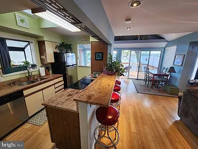 332 S Riverside Dr — Photo 6