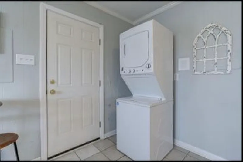 1 bed, 1.0 bath, 650 sqft, $1,195 — Photo 2