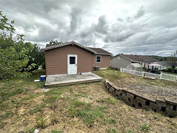 4th image of 509 S Summit St
