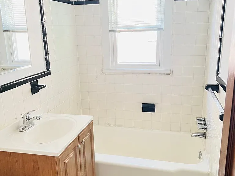 8505 Greenwood Ave — Photo 22