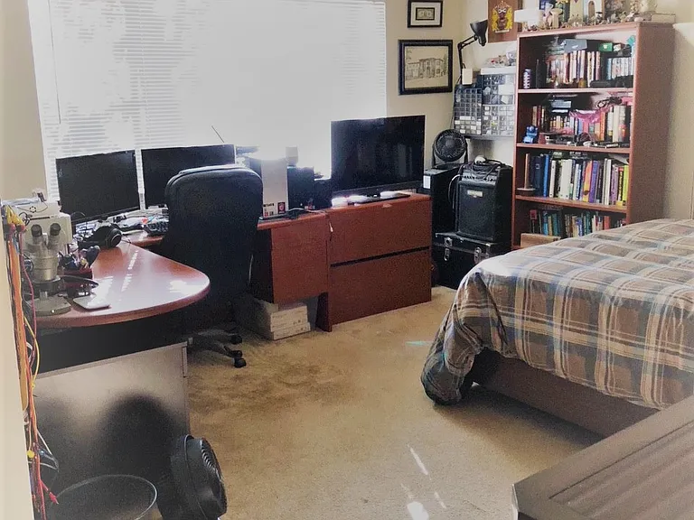 1060 Noriega Ave #8 — Photo 2
